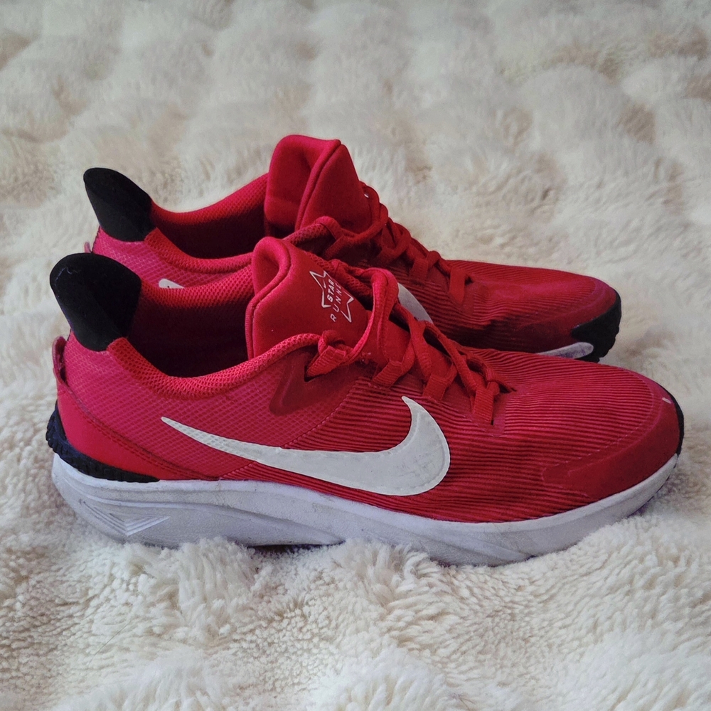 Nike Star Runner 7Y Red and White Running Shoes